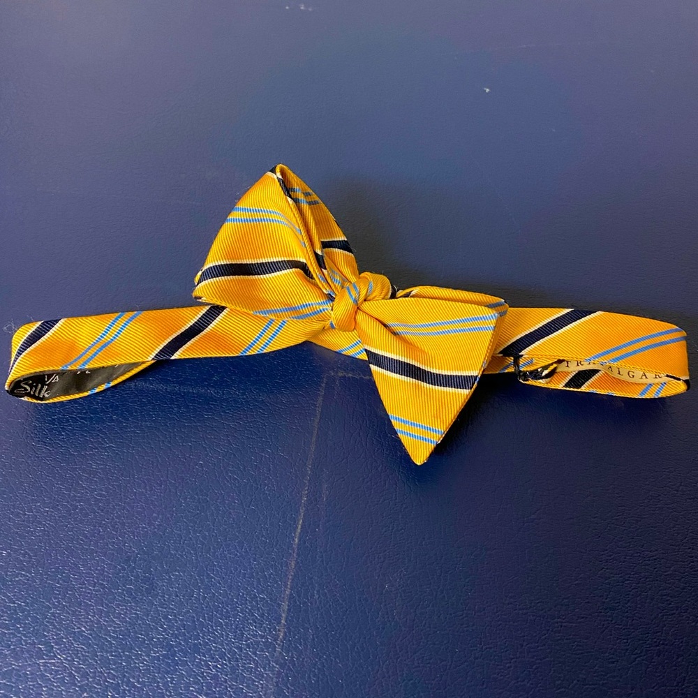 NWOT Trafalgar Bow tie